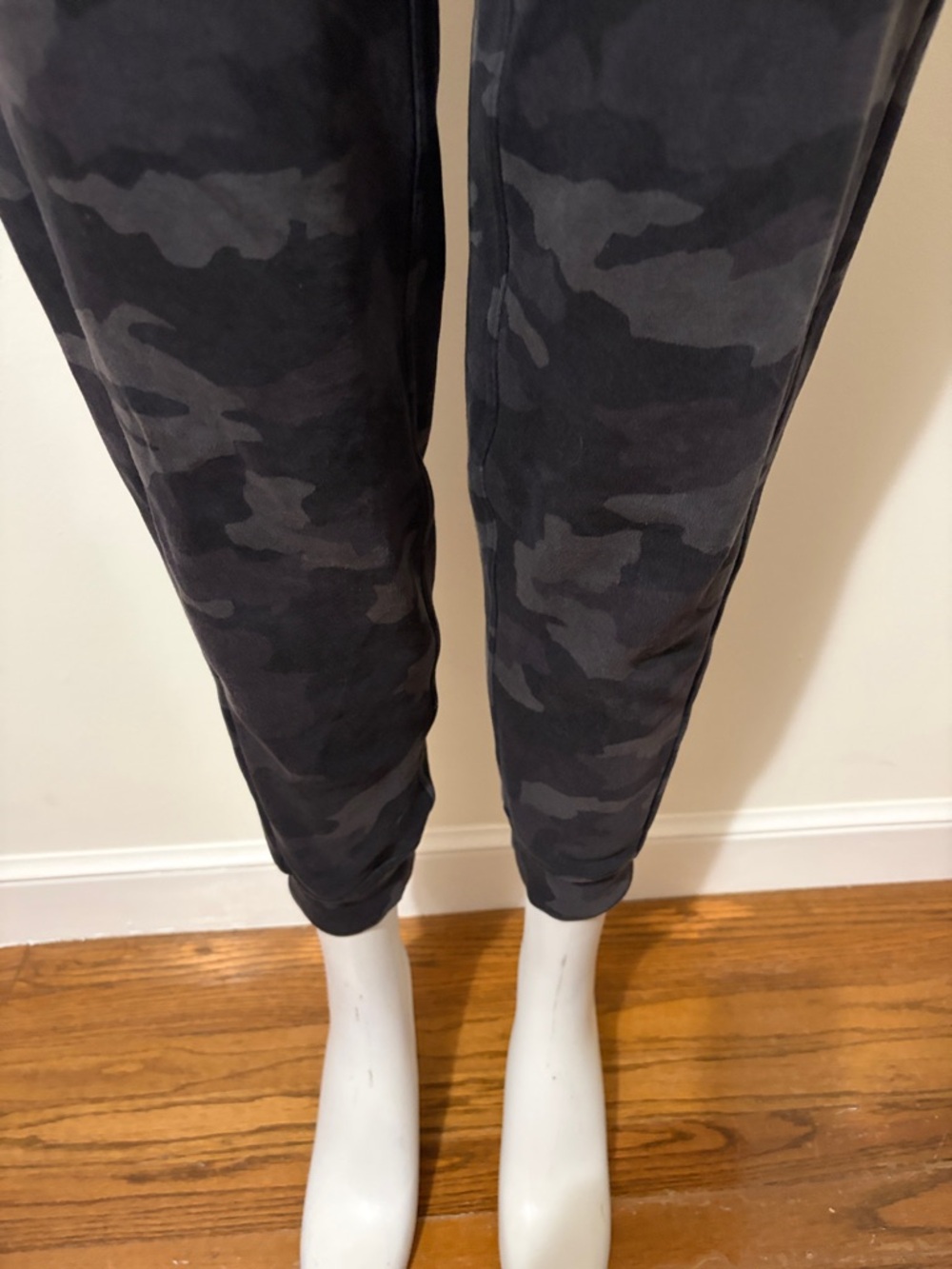 lululemon athletica Black Camo Jogger Pants Size 4 - Picture 4 of 12